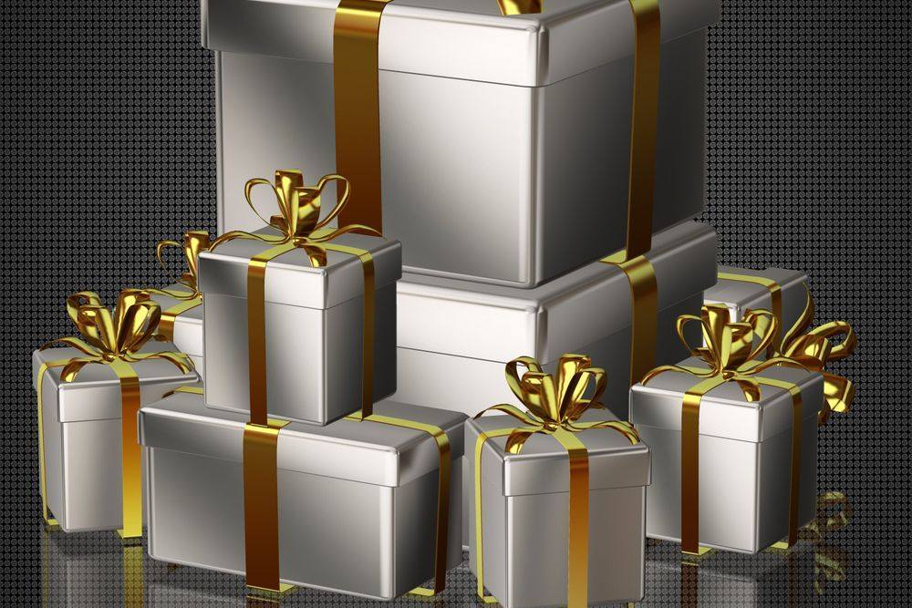Kotak hadiah emas dan perak untuk menggambarkan bonus member baru
